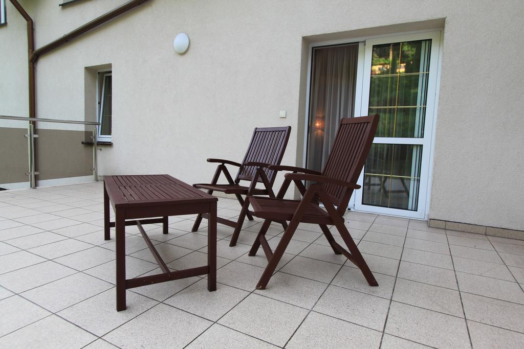 Willa Pod Skrzydlami Hotell Międzybrodzie Bialskie Exteriör bild