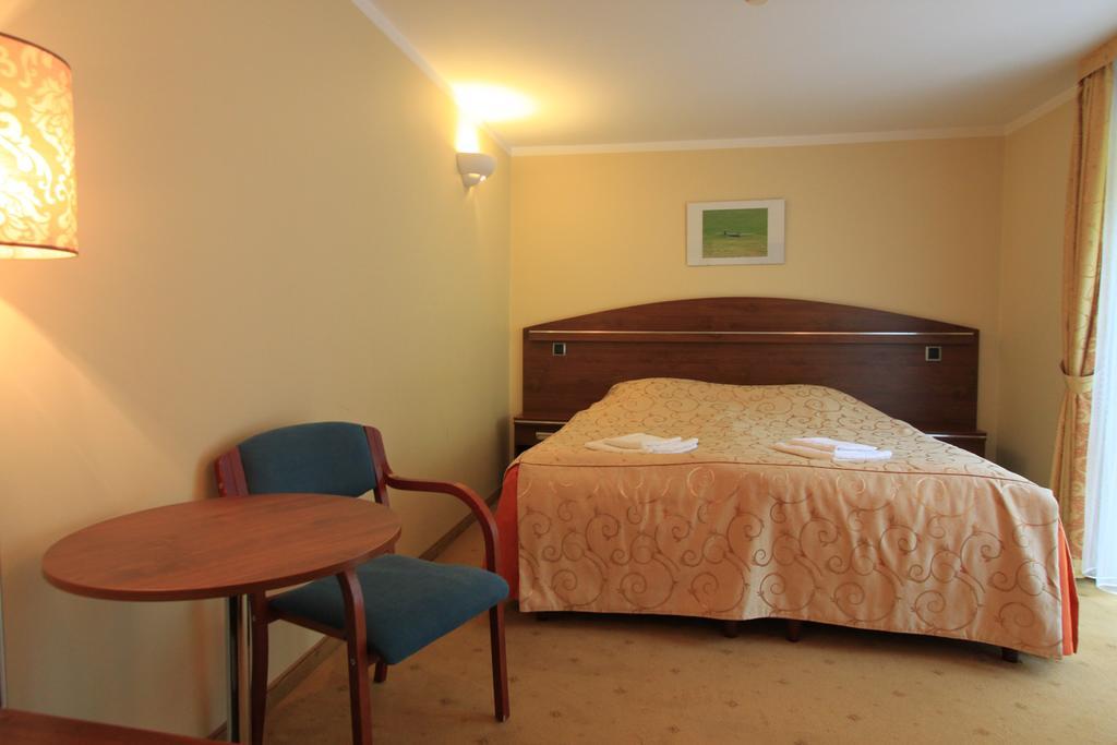Willa Pod Skrzydlami Hotell Międzybrodzie Bialskie Exteriör bild