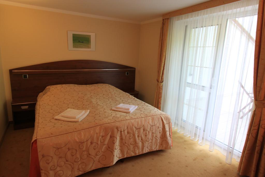 Willa Pod Skrzydlami Hotell Międzybrodzie Bialskie Exteriör bild