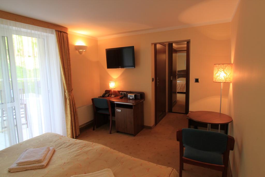 Willa Pod Skrzydlami Hotell Międzybrodzie Bialskie Exteriör bild