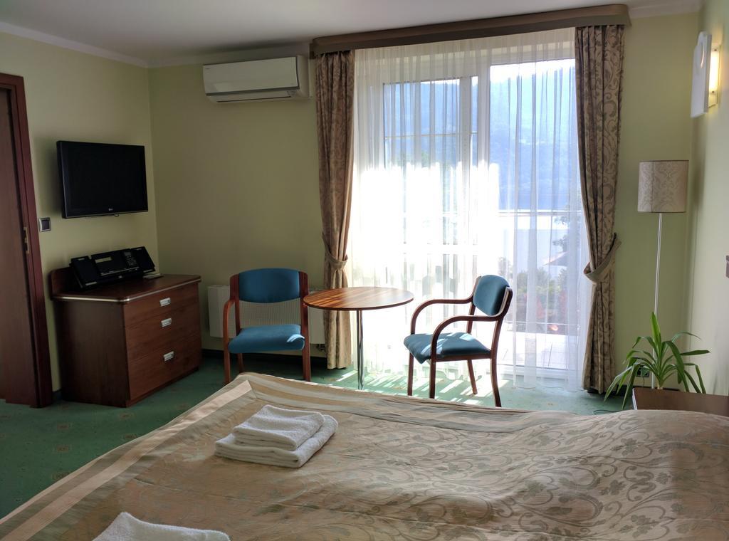 Willa Pod Skrzydlami Hotell Międzybrodzie Bialskie Exteriör bild