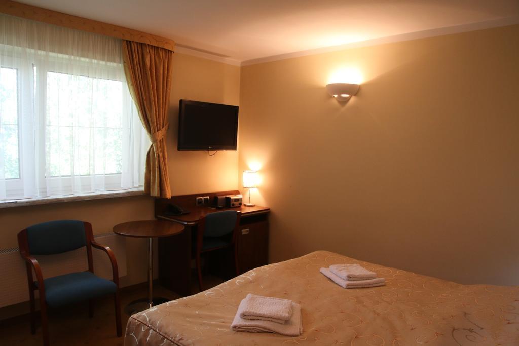 Willa Pod Skrzydlami Hotell Międzybrodzie Bialskie Exteriör bild