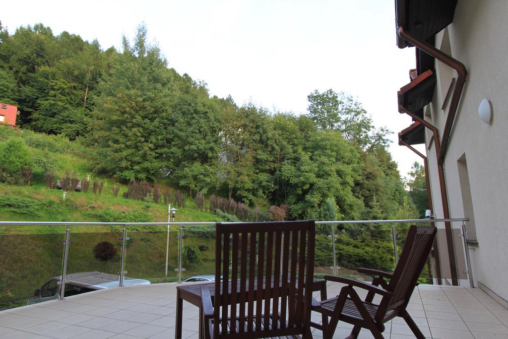 Willa Pod Skrzydlami Hotell Międzybrodzie Bialskie Exteriör bild
