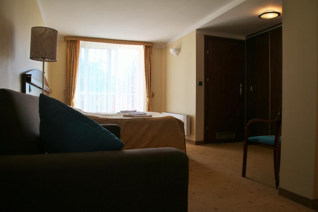 Willa Pod Skrzydlami Hotell Międzybrodzie Bialskie Exteriör bild