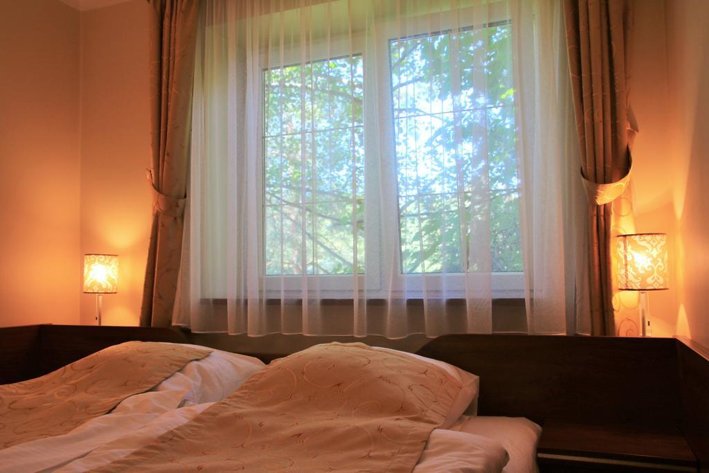 Willa Pod Skrzydlami Hotell Międzybrodzie Bialskie Exteriör bild