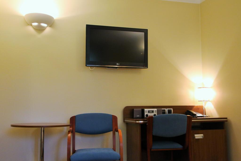 Willa Pod Skrzydlami Hotell Międzybrodzie Bialskie Exteriör bild