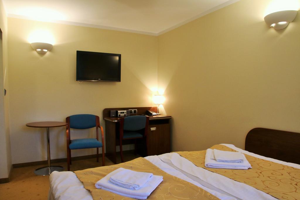Willa Pod Skrzydlami Hotell Międzybrodzie Bialskie Exteriör bild