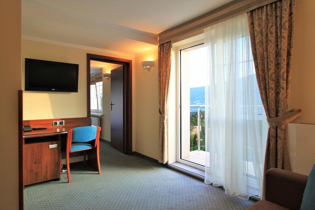Willa Pod Skrzydlami Hotell Międzybrodzie Bialskie Exteriör bild