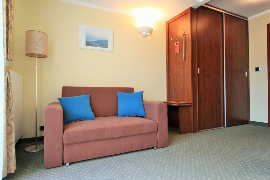 Willa Pod Skrzydlami Hotell Międzybrodzie Bialskie Exteriör bild